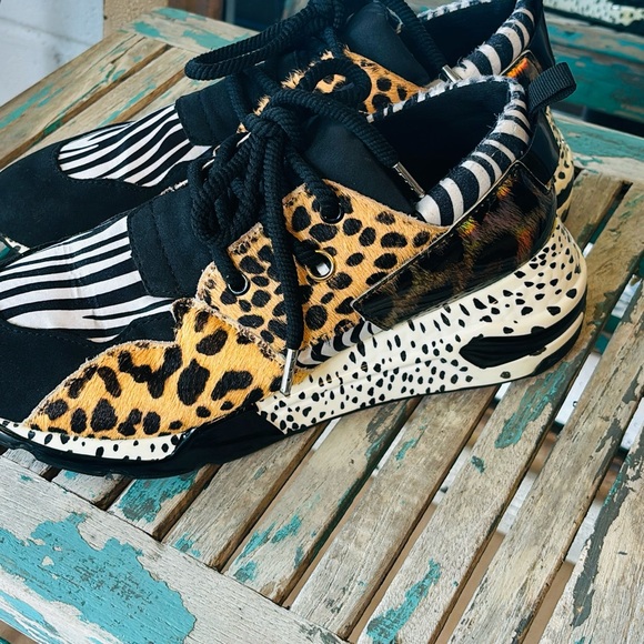 Steve Madden Shoes - STEVE MADDEN LEOPARD / ZEBRA SNEAKERS~ SIZE:10/ LIKE NEW CONDITION